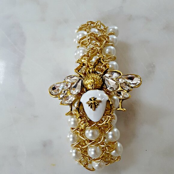 NEW! LUXURY VIBES Queen BEE PEARLS BRACELET - Picture 7 of 7